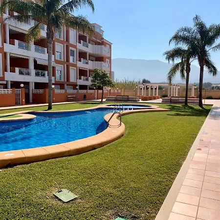 Apto. Con Gran Terraza Y Acceso Directo A Piscina.