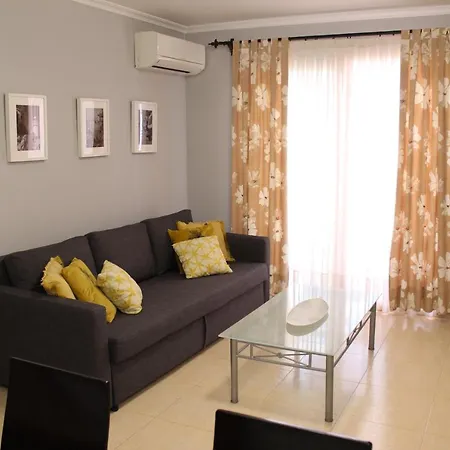 Apto. Con Gran Terraza Y Acceso Directo A Piscina. Apartment *